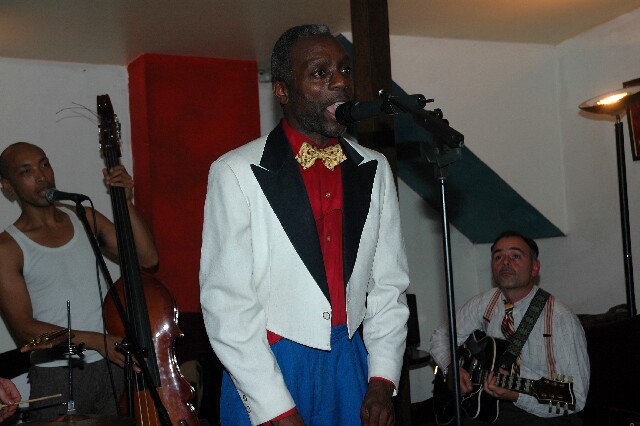 min 2006 10 31 latino 203